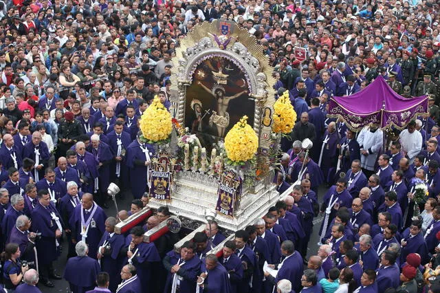  Procesión del Señor de los Milagros en Lima. Foto: Andina   