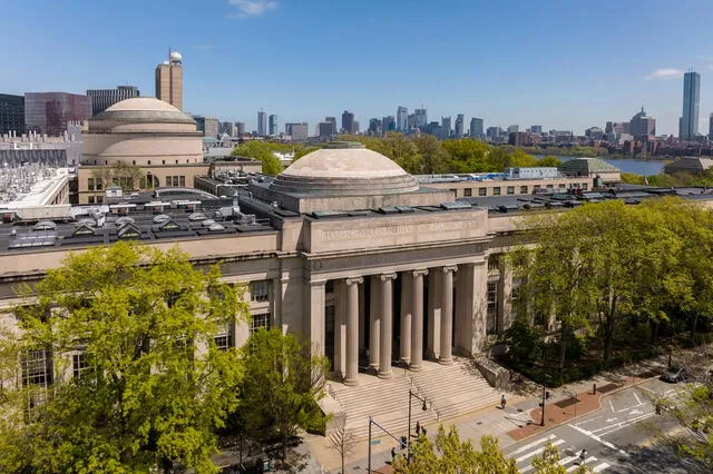 Massachusetts Institute of Technology (MIT) se mantiene como la mejor universidad del mundo, según el ranking global de QS. Foto: Emily Dahl   