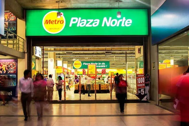  Supermercado Metro Plaza Norte de noche. Foto: Andina   