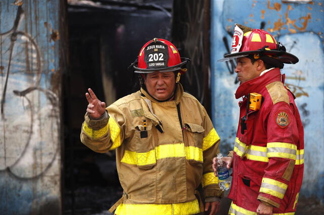 Cinco unidades de bomberos llegaron para atender la emergencia. Foto: difusión   