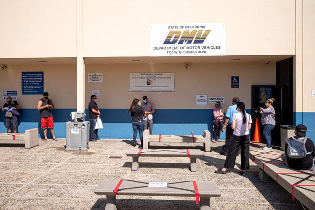  El DMV realiza exámenes escritos y prácticos para evaluar las habilidades de conducción de los solicitantes de una licencia. Foto: The Angeles Daily News    