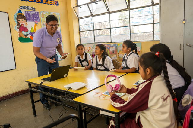 La última fase incluye la Etapa Descentralizada, donde los docentes serán evaluados en observación de clase, entrevista y trayectoria profesional. Foto: Minedu   