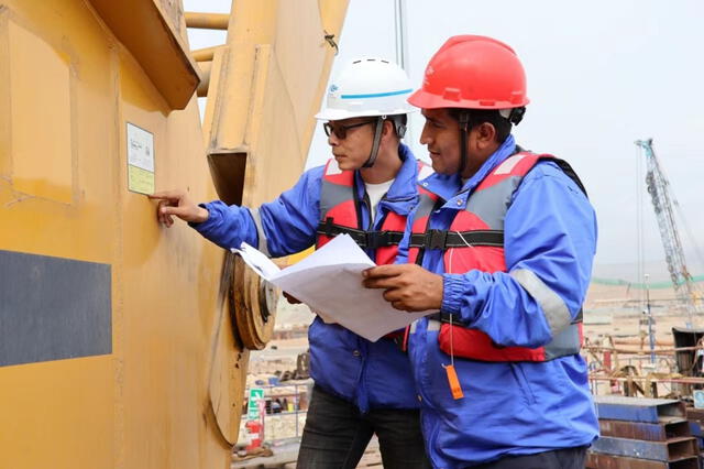  Ingenieros industriales en Chancay. Foto: Andina   