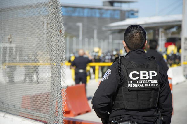  La CBP se encarga de la protección frente al narcotráfico, el terrorismo y el tráfico de personas. Además, tiene responsabilidad en el comercio legal y la inmigración regular. Foto: Los Angeles Times   