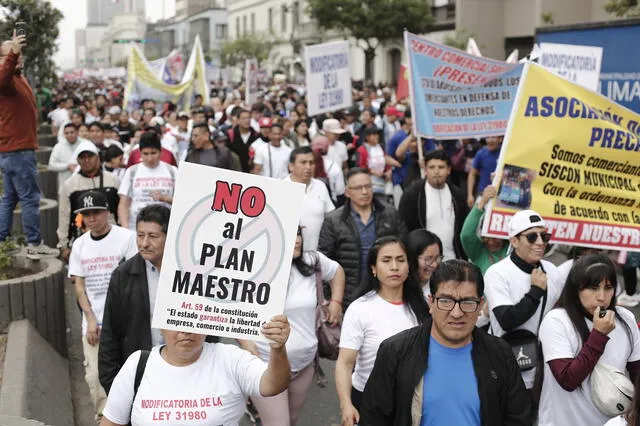  Los manifestantes exigen cambios en el 'Plan Maestro', alegando falta de consulta. Foto: Marco Cotrina/LR    