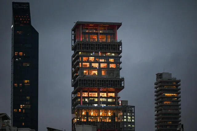 El Antilia Tower es una de las construcciones más emblemáticas y costosas del mundo. Foto: AFP.   