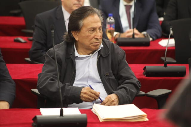 Alejandro Toledo escuchando el adelanto de fallo este 21 de octubre. Foto: Poder Judicial   