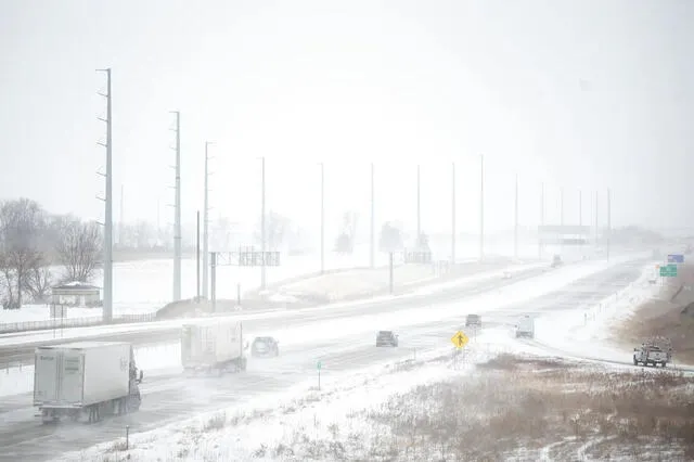  El viento gélido, conocido como "wind chill", puede hacer que las temperaturas se sientan mucho más bajas en Chicago durante el invierno. Foto: CBS News   