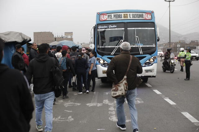 Pasajeros varados por paro de transportistas