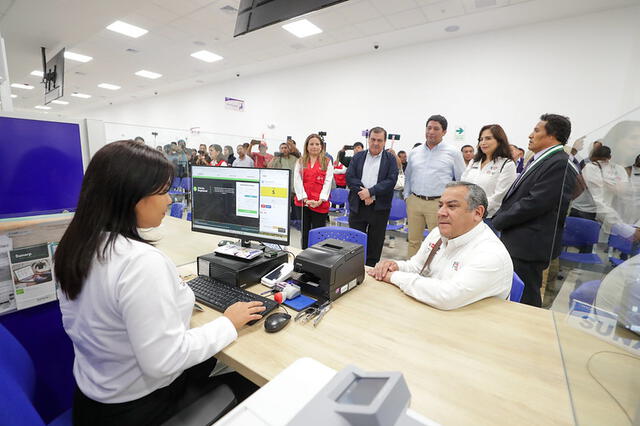 Gustavo Adrianzén en la inauguración del décimo octavo centro MAC. Foto: Consejo de Ministros   