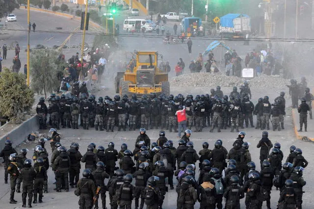 Las protestas convocadas por seguidores de Morales han provocado bloqueos de carreteras que afectan la economía boliviana. Foto: AFP   