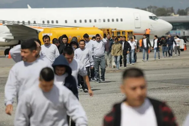  Las deportaciones también tienen consecuencias económicas, ya que muchos inmigrantes contribuyen de manera significativa en sectores como la agricultura, construcción y servicios. Foto: CNN   