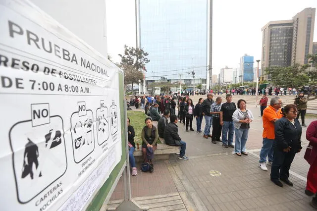 Casi 90.000 maestros participaron en la prueba de Asceno Docente. Foto: Andina   