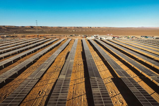  La privilegiada radiación solar de Moquegua, hace de esta región un lugar ideal para el desarrollo de grandes proyectos solares. Foto: PV Magazine   