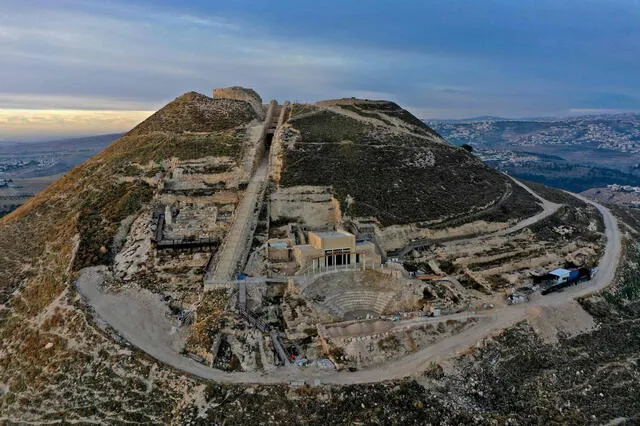  El Palacio de Herodes, ubicado en una montaña en el desierto de Judea. Foto: Las Provincias.  