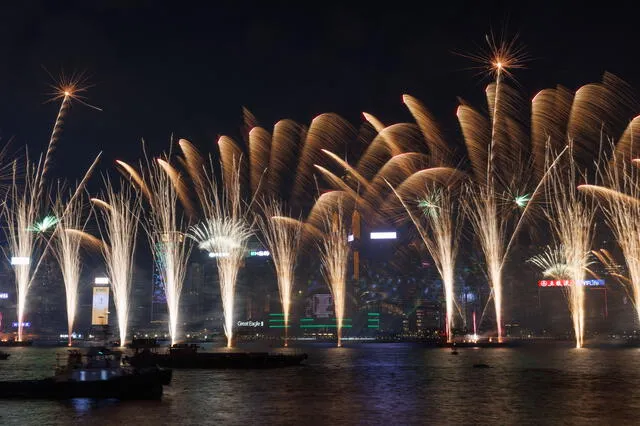 China celebró la llegada del Año Nuevo 2025 con un espectáculo de fuegos artificiales ecológicos en Hong Kong. Foto: AFP   