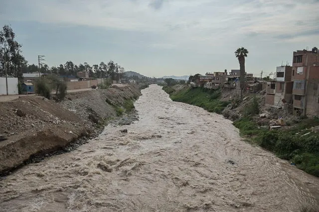 El río Rímac ha triplicado su caudal en 15 días debido a intensas lluvias en Lima. Foto: Miguel Vásquez/LR    