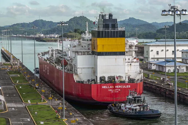  El Canal de Panamá, una de las infraestructuras más importantes para el comercio global, conecta el océano Atlántico con el Pacífico. Foto: AFP<br>    