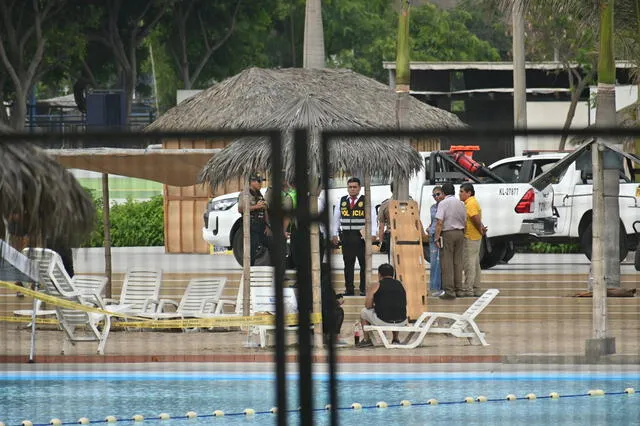  Efectivos de la comisaría Huairona se han acercado al club metropolitano. Foto: Miguel Vásquez/La República    