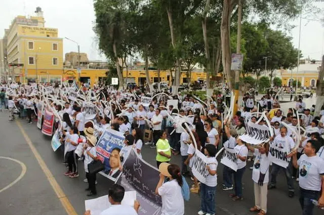 Plantón en Ica tras el asesinato del periodista Gastón Medina. Foto: LR   