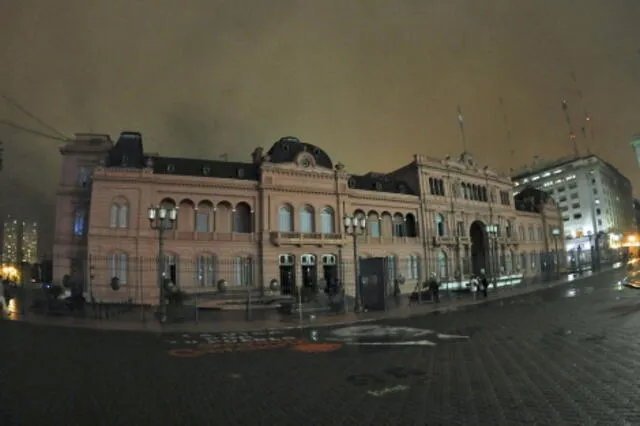 La empresa Edesur informó a través de la red social X que sus técnicos están trabajando para restablecer el servicio. Foto: X La empresa Edesur informó a través de la red social X que sus técnicos están trabajando para restablecer el servicio. Foto: X