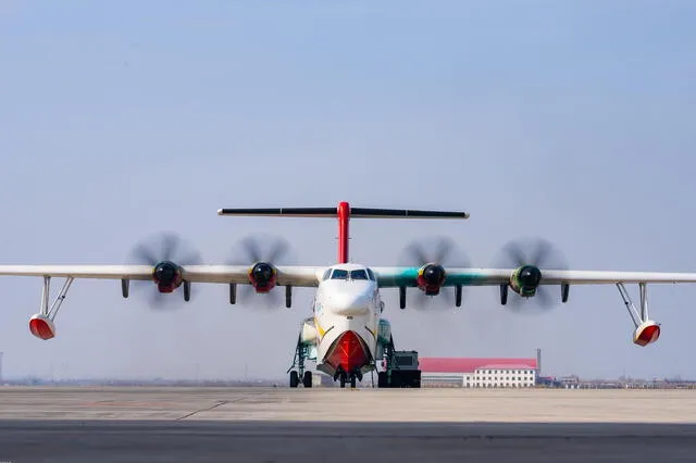 El AG600 mide 39,6 metros de largo y tiene una envergadura de 38,8 metros, dimensiones similares a un Boeing 737 o un Airbus A320. Foto: CGTN   