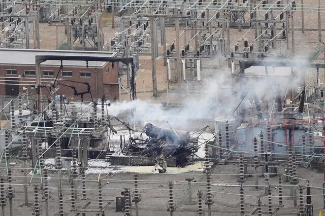 La Policía antiterrorista iniciará una investigación para dar con la causa del incendio del aeropuerto de Heathrow en Londres. Foto: AFP. La Policía antiterrorista iniciará una investigación para dar con la causa del incendio del aeropuerto de Heathrow en Londres. Foto: AFP.