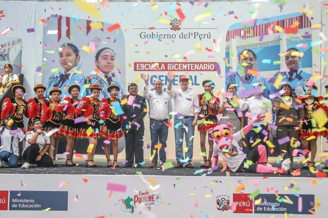 Autoridades del Minedu presentes en inauguración de Escuela Bicentenario en Callao. Foto: Andina Autoridades del Minedu presentes en inauguración de Escuela Bicentenario en Callao. Foto: Andina