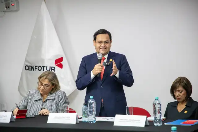 Jorge Pérez Flores, gobernador regional Lambayeque   