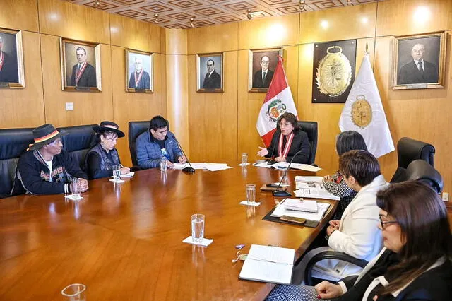 Delia Espinoza Valenzuela EB reunión de trabajo con la Organización Nacional de Mártires y Víctimas 2022-2023. Foto: Fiscalía Delia Espinoza Valenzuela EB reunión de trabajo con la Organización Nacional de Mártires y Víctimas 2022-2023. Foto: Fiscalía