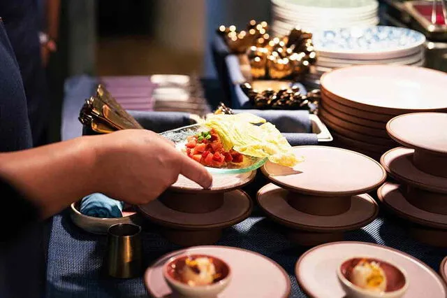 Este es el platillo que el restaurante Kann prepara con el salmón de laboratorio. Foto: Wildtype