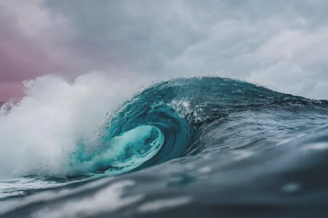 Las microgotas en las olas liberan descargas eléctricas que crean moléculas orgánicas. Foto: Pexels Las microgotas en las olas liberan descargas eléctricas que crean moléculas orgánicas. Foto: Pexels