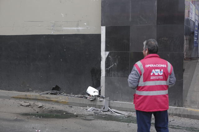 Daños en la estructura de la estación de la Línea 1 del Metro de Lima. Foto: Marco Cotrina.   