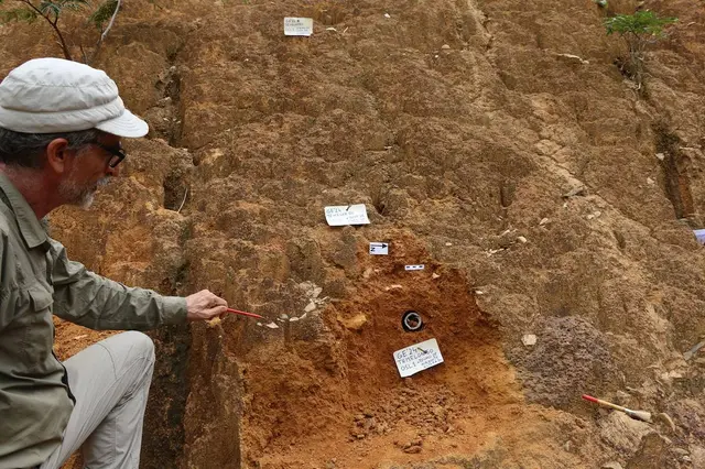  El investigador Antonio Rosas durante una de las expediciones antropológicas en Guinea Ecuatorial. Foto: CSIC   