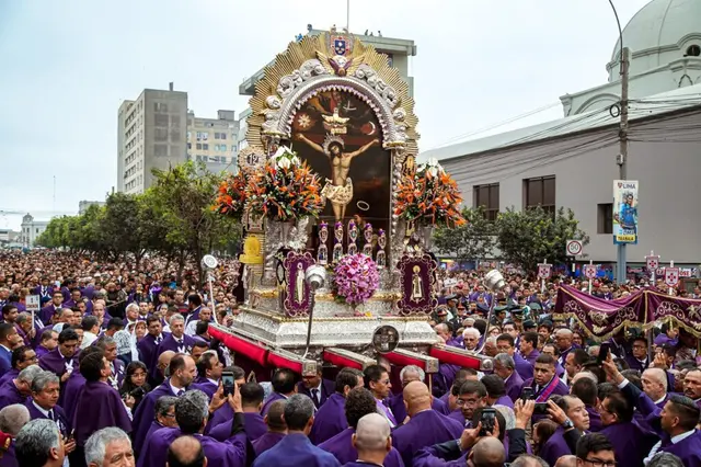  El Señor de los Milagros es una de las tradiciones más antiguas que perduran hasta la fecha en Perú. Foto: arzobispadodelima.   