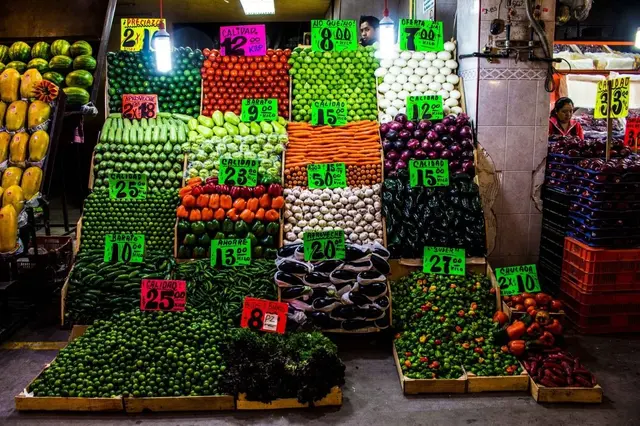  Más de 50.000 camiones con productos ingresan diariamente a ese mercado. Foto: El CEO<br>  