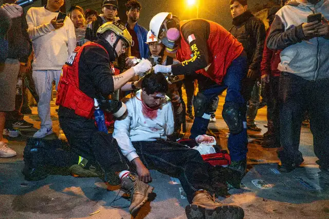 Atención brindada en por los brigadistas en las movilizaciones. Foto: Bored Perú    Atención brindada en por los brigadistas en las movilizaciones. Foto: Bored Perú