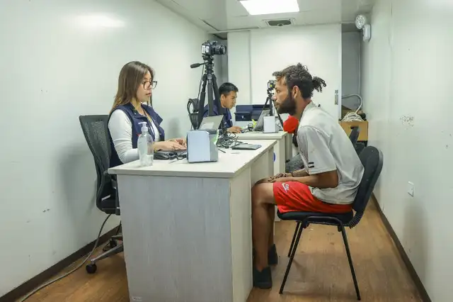 La Superintendencia Nacional de Migraciones evaluó a cada extranjero. Foto: PCM. La Superintendencia Nacional de Migraciones evaluó a cada extranjero. Foto: PCM.
