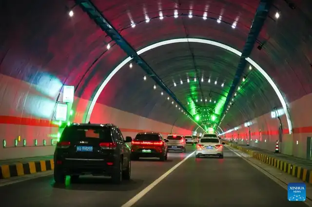 Con este túnel, los ciudadanos podrán viajar entre norte y sur en solo 20 minutos. Foto: Xinhua News<br> Con este túnel, los ciudadanos podrán viajar entre norte y sur en solo 20 minutos. Foto: Xinhua News<br>