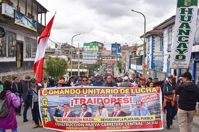La movilización culminó en el parque Huamanmarca, con la participación de gremios sociales. Foto: Rony Vejarano/FB La movilización culminó en el parque Huamanmarca, con la participación de gremios sociales. Foto: Rony Vejarano/FB