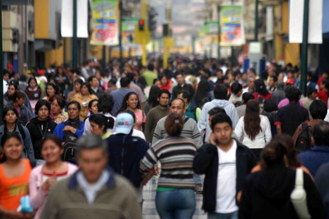Más de la mitad de peruanos tiene una percepción negativa de la economía nacional y la situación laboral. Foto: INEI