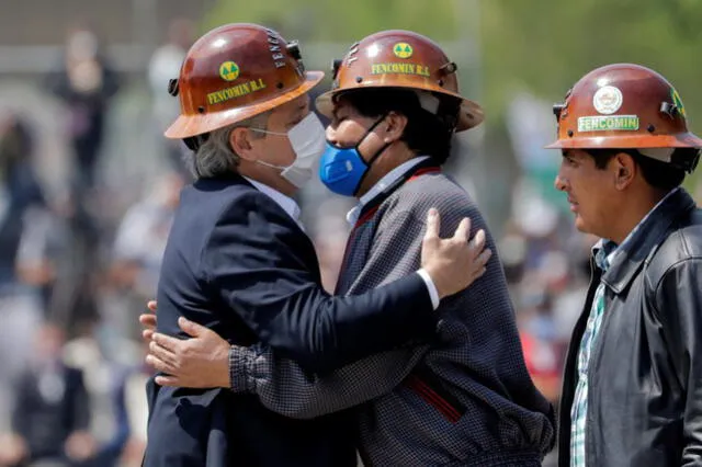 Evo Morales y Alberto Fernández se despidieron con gran afecto a la salida del exmandatario de territorio argentino. Foto: Reuters