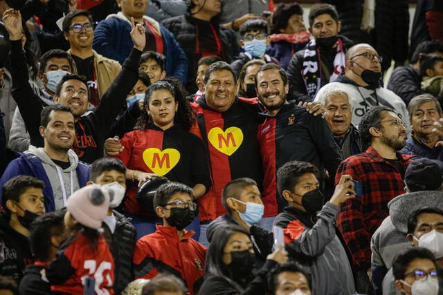 A pesar del frío hubo cantidad de asistentes al FBC Melgar vs. Atlético Grau. Foto: La República / Rodrigo Talavera