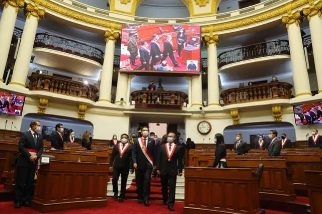 Martín Vizcarra llegando al hemiciclo del Congreso. Foto: Presidencia.
