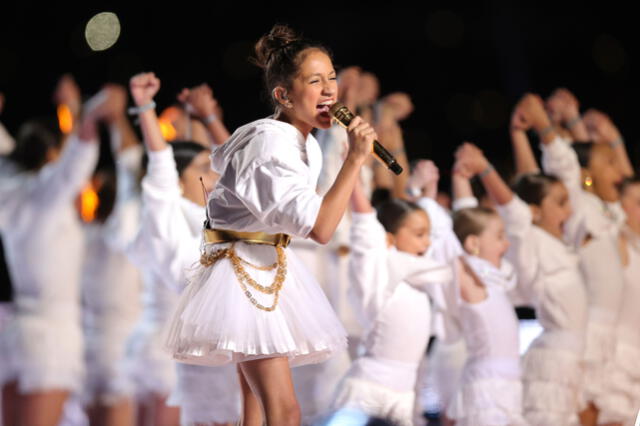 Emme se mostró segura sobre el escenario del Super Bowl 2020.