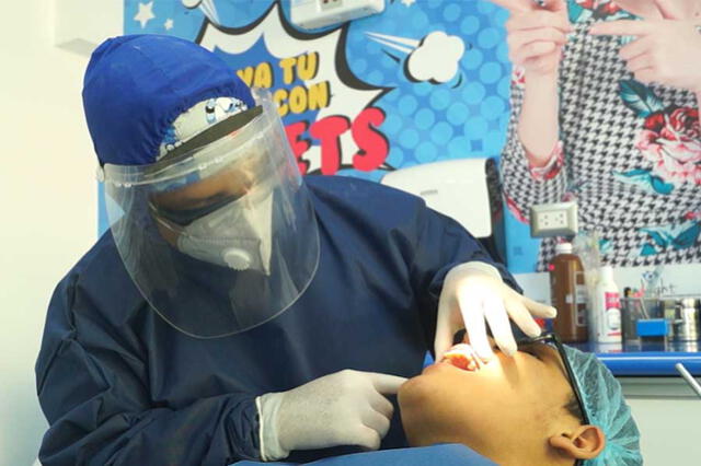 Tanto el dentista como el paciente deben cumplir ciertos protocolos de seguridad establecidos por el Minsa. (Foto: Captura TV)