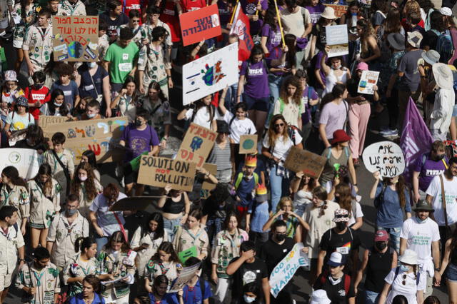 Jóvenes protestando en la COP26. Foto: AFP