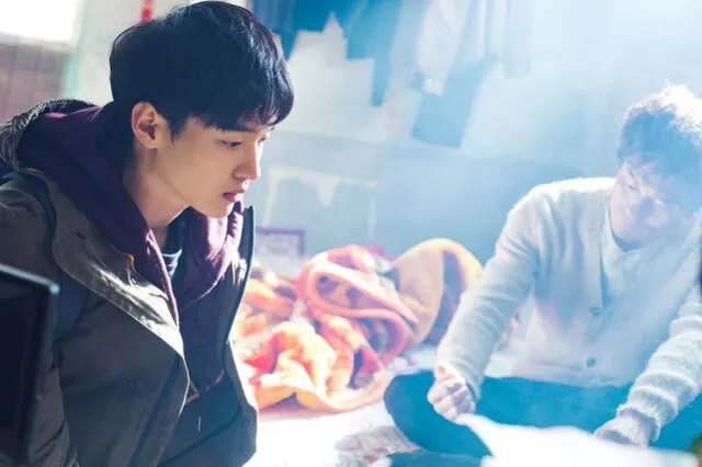 Jang Dong Yoon debutó como actor de doramas en el 2016, pero tuvo su primer papel cinematográfico en el 2018 (con la película "Beautiful Days".