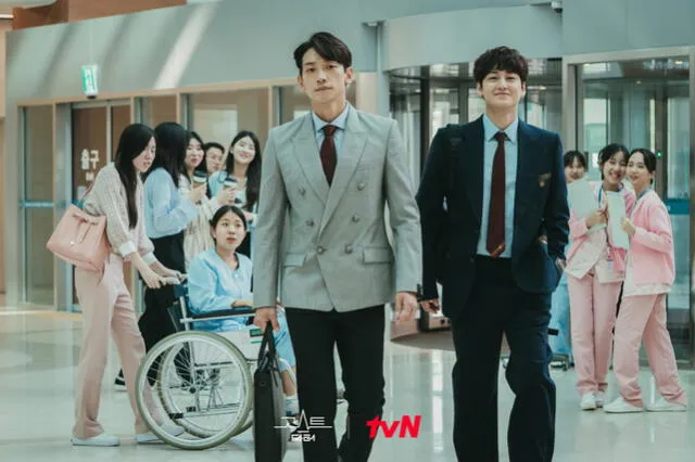 Rain y Kim Bum en Ghost Doctor. Foto: tvN