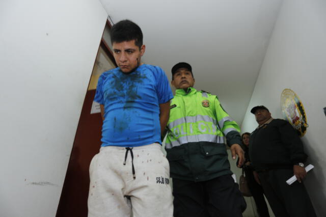A balazos la policía detiene a dos por asalto a chifa en Villa María del Triunfo